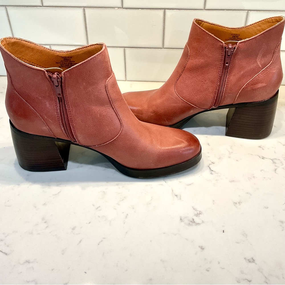 Lucky Brand Women’s Quinlee Block-Heel Ankle Bootie - Picture 3 of 9